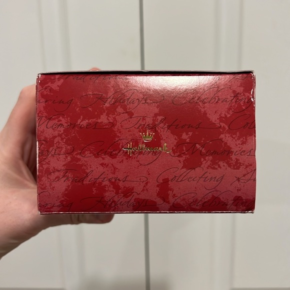 2000 Hallmark Celebration BARBIE Ornament - Picture 3 of 5